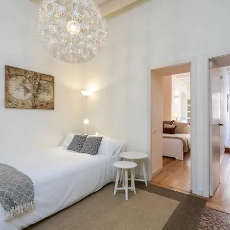 Luxurious With Awesome Rooftop דירה *