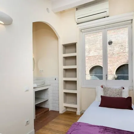 Luxurious With Awesome Rooftop דירה *