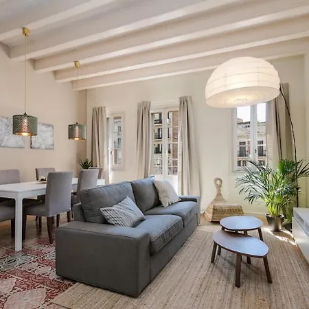 Luxurious With Awesome Rooftop דירה *