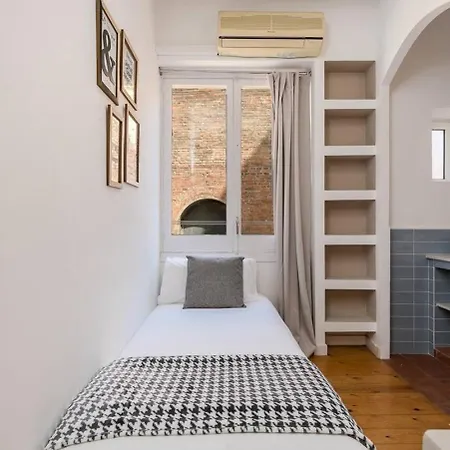 Luxurious With Awesome Rooftop Apartment