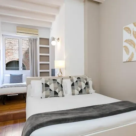 Luxurious With Awesome Rooftop Apartment
