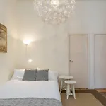 Historical With Awesome Rooftop Апартаменты